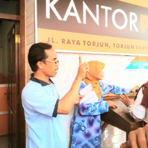 Kabupaten Sampang Salurkan Bantuan PKH Tahap Awal Tahun 2016