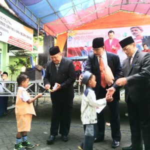 Hardiknas, Dinas Pendidikan Kabupaten Sampang Beri Santunan Ke Anak Yatim