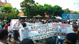 Sidang Kasus Pembunuhan Terdakwa Ruspandi CS Ditunda, Keluarga Korban Kecewa