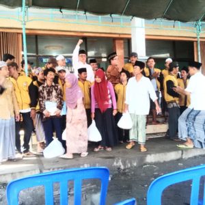 Ketua DPD Partai Hanura Jatim Bagikan 3000 Bingkisan Kaum Dhuafa