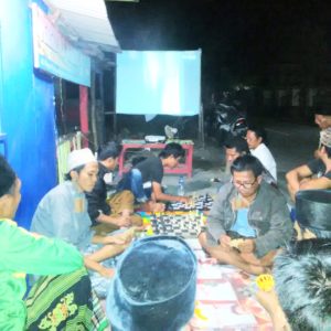 Pelanggan Lebih Kerasan,Layar Tancap Untungkan Kedai Kopi