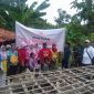 Saat pose bersama korban