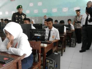 Plt Bupati Sampang sidak UNBK/UNKP Di Kabupaten Sampang