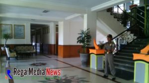 Ditinggal Studi Banding, Kantor Pemkab Sampang Sepi