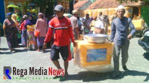 Dinas Perikanan Beri Bantuan Cool Box pada Pedagang Ikan di Pasar Sampang