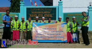 Sosialisasikan Cara Pembuatan SIM, Satlantas Polres Sampang Masuk Pesantren