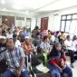 Warga sedang antre 