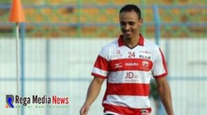 Peter Odemwingie Bakal Tinggalkan Madura United