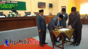 Paripurna DPRD Sampang Sahkan Perda APBD 2018 Sebesar Rp. 1,6 Triliun