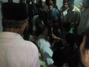 Isak Tangis Sambut Kedatangan Janazah Nur Rohman, Terduga Pengedar Narkoba Yang Tewas Pasca Ditangkap Polisi