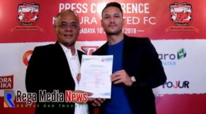 Madura United Resmi Kontrak Raphael Maitimo