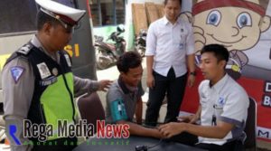 Cegah Terjadinya Kecelakaan, Satlantas Polres Bangkalan Cek Kesehatan Sopir MPU