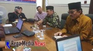 Panwaskab Tegaskan Tak Ada Pelanggaran Foto Pj Bupati dan Kabakesbangpol Sampang Yang Beredar Dengan Salah Satu Paslon