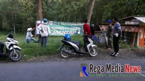 Salah Pasang, Panwas Kecamatan Kedungdung Turunkan APK