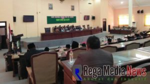 Rapat Paripurna, Pansus DPRD Sampaikan Rekomendasi Terhadap LKPJ Bupati Sampang Tahun 2017