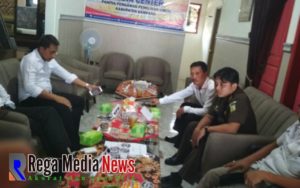 Diundang Gakumdu Tiga Pasangan Cabub-Cawabup Sampang Absen