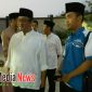 (Kanan) Kabiro Rega Media Bangkalan Taufik Hidayah saat mendampingi Pj Bupati Bangkalan Gusti Ngurah Indra Setia Budi Ranu (kiri) saat menghadiri acara safari ramadhan di Kec. Kamal