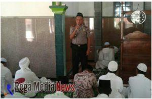 Kapolsek Robatal Gelar Sholat Ghaib Bersama Masyarakat