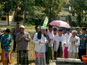 KH. Makruf Amin Letakkan Batu Pertama Diacara Milad Ke 191 PP. Miftahul Ulum Panyepen Pamekasan