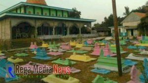 Kuburan Warna-Warni di Pamekasan Viral