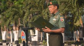 Kodam Intelrem Baskara Jaya 084 saat memimpin upacara penanaman kedisplinan anggota