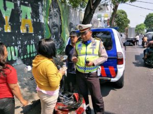 Kanit Lantas Polsek Sawahan Gelar Patroli Hunting di Jalan Banyu Urip Kidul