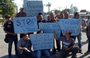 Gelar Aksi Solidaritas, PWI Pamekasan Tuntut Tuntaskan Kasus Kekerasan Pada Wartawan