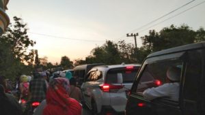 Akibat Truk Mogok, Akses Jalan Palengaan-Pamekasan Lumpuh