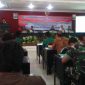 Sekdakab Sampang (Phutut Budi Santoso) saat memberikan sambutan sosialisasi peraturan perundang - undangan tentang keormasan.