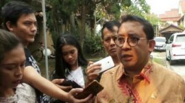 Fadli Zon saat tiba dikediaman Neno Warisman