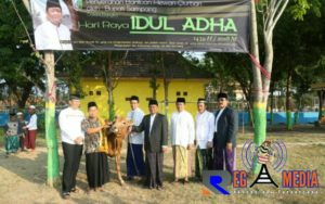 Pemkab Sampang Gelar Sholat Idul Adha Bersama dan Serahkan 11 Sapi dan 13 Ekor Kambing Qurban