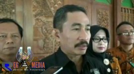 Bupati Pati (Haryanto) saat diwawancarai awak media.