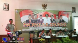 Waka Polres Sampang (Kompol Suhartono) penyampaian sambutan dan laporan saat  sosialisasi pemberantasan pungutan liar di aula Pendopo Bupati Sampang.