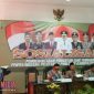 Waka Polres Sampang (Kompol Suhartono) penyampaian sambutan dan laporan saat  sosialisasi pemberantasan pungutan liar di aula Pendopo Bupati Sampang.
