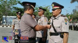 Suasana saat serah terima jabatan dipimpin Kapolres Sampang AKBP Budhi Wardiman.