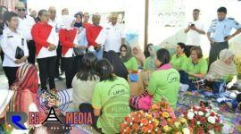 Gubernur Gorontalo (Rusli Habibie) dampingi Menteri  PPPA (Yohana Yembise) saat kunjungi Lapas Donggala.
