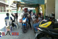 Petugas retribusi pasar srimangunan mulai aktif kerja.