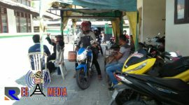 Petugas retribusi pasar srimangunan mulai aktif kerja.
