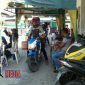 Petugas retribusi pasar srimangunan mulai aktif kerja.