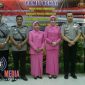 Kapolres Pamekasan AKBP Teguh Wibowo pose bersama beberapa perwira Polres Pamekasan usai lakukan sertijab.