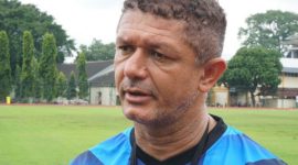 Pelatih Madura United (Gomes De Oliviera)