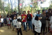 Suasana saat anak - anak di Desa Bulay, Kecamatan Galis, Kabupaten Pamekasan, mengikuti aneka perlombaan tradisional 