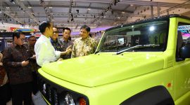 Presiden Saat meninjau Pameran Otomotif Gaikindo di BSD
