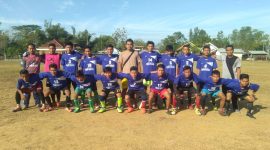 Skuad Sumur Tengah FC sebelum bertanding melawan An-Nasyiin FC dalam laga uji coba menjelang LSN 2018.