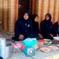 Terlihat sebagian peserta KKN 105 Universitas Trunojoyo Madura (UTM) tengah fokus memberikan pelatihan tentang olahan beras varian.