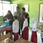 Kasi Pembinaan, Kelembagaan, Peserta Didik dan Pembiayaan SD (H. Abdur Rahman) Saat Monitoring Pelaksanaan Progas di SDN Banyumas Sampang.