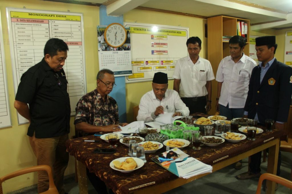 Rektor UTM Bersama LPPM Kunjungi KKN 67 di Desa Ragung Sampang