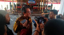 PJ Bupati Bangkalan (Indra Ranuh) saat di wawancara oleh awak media setelah membuka acara sosialisasi tentang bahaya narkoba.