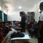 Pihak PT Royan Jaya saat berada di dalam ruangan barang dan jasa (barjas) kantor Pemkab Sampang.
