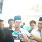 Ra Latif saat diwawancara awak media setelah ditetapkan oleh KPU sebagai Bupati Bangkalan terpilih.
